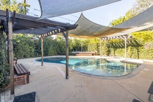 6641 Murietta Ave in Los Angeles, CA - Building Photo