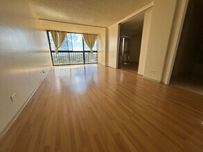 4300 Waialae Ave in Honolulu, HI - Building Photo - Building Photo