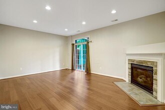 6927 Rolling Creek Way in Alexandria, VA - Building Photo - Building Photo