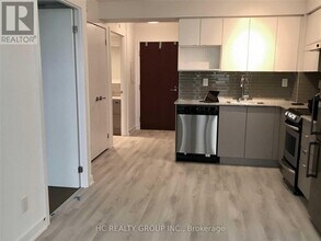 160 Flemington Rd in Toronto, ON - Building Photo - Building Photo