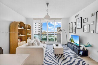 7910 Harbor Island Dr in North Bay Village, FL - Foto de edificio - Building Photo