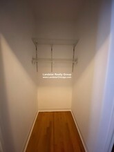 2043 W Berwyn Ave, Unit 2 in Chicago, IL - Foto de edificio - Building Photo