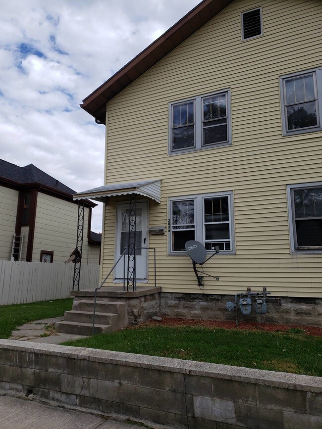 property at 3036 E Lynn St