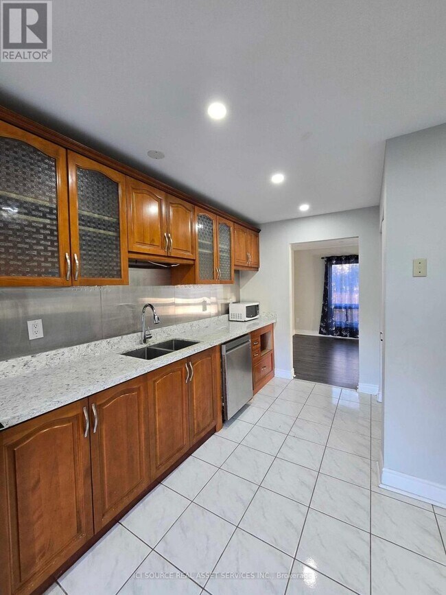 2 Liszt Gate in Toronto, ON - Building Photo - Building Photo