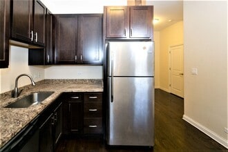 1758 W Montrose Ave, Unit A01W in Chicago, IL - Building Photo - Building Photo