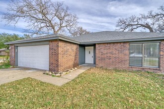 1308 Hardwood Ln in College Station, TX - Building Photo - Building Photo