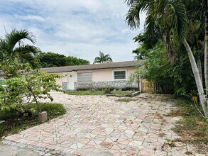 3893 Allison Ct in Lake Worth Beach, FL - Building Photo - Building Photo