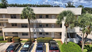 501 Forest Lakes Blvd in Naples, FL - Building Photo - Building Photo