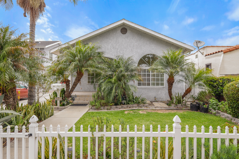 2905 S Harcourt Ave in Los Angeles, CA - Building Photo