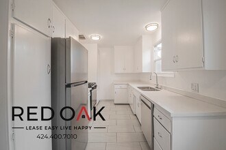 2243 Merton Ave in Los Angeles, CA - Building Photo - Building Photo