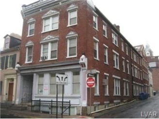 26 N 4th St in Easton, PA - Building Photo