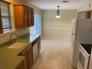 16718 Forest Bend Ave in Friendswood, TX - Building Photo - Building Photo