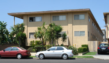 4250 Lindblade Dr in Los Angeles, CA - Building Photo - Building Photo