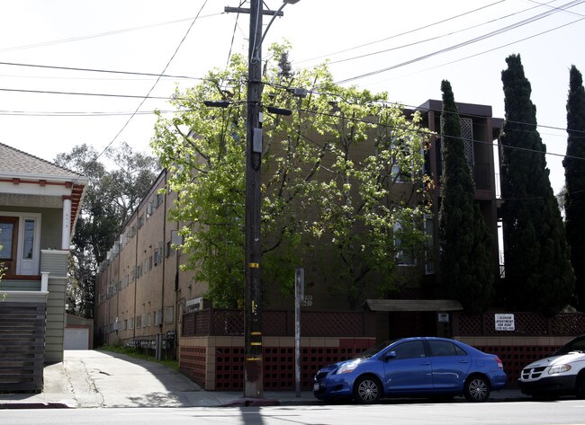 5412 Claremont Ave in Oakland, CA - Foto de edificio - Building Photo