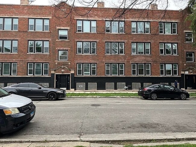 property at 2109 N Hamlin Ave