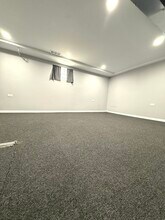9237 S Paxton Ave in Chicago, IL - Building Photo - Building Photo