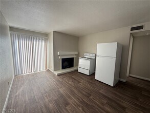 2967 Juniper Hills Blvd in Las Vegas, NV - Building Photo - Building Photo