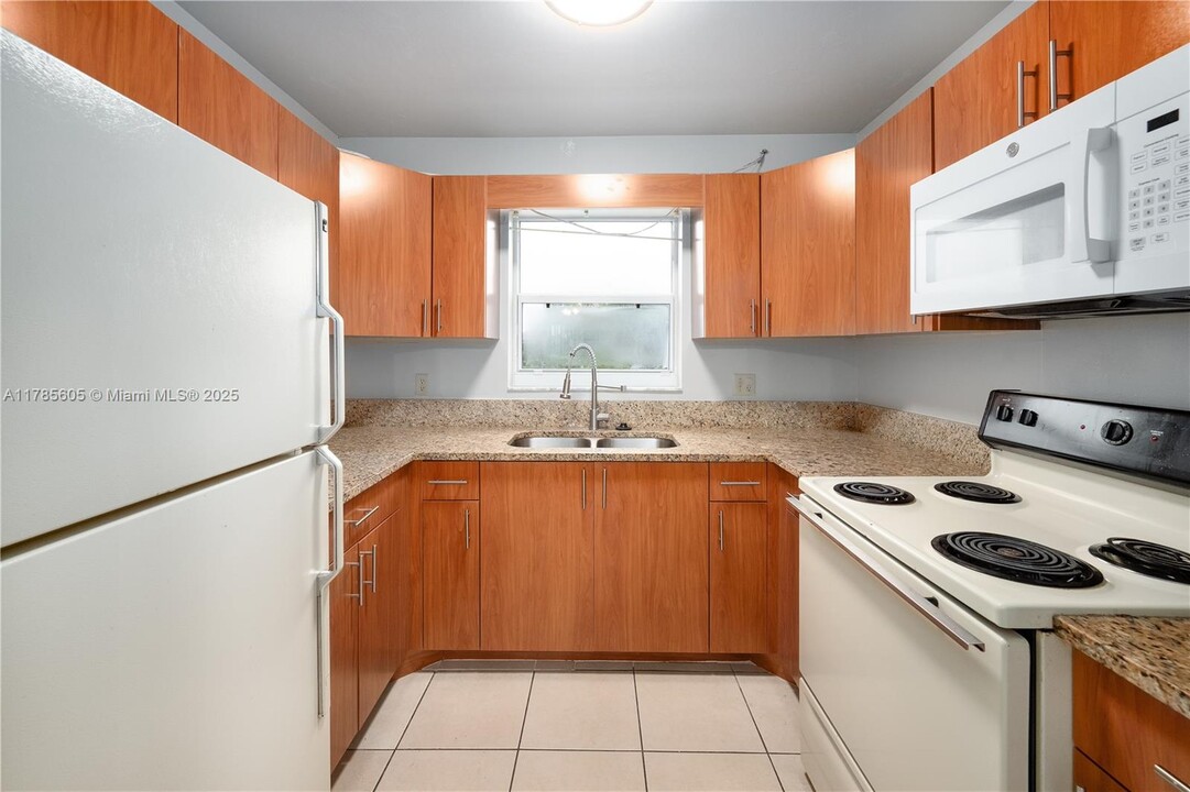 2679 Lake Haven Rd in West Palm Beach, FL - Building Photo