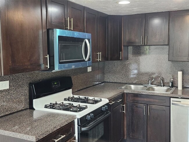 2944 E Missionwood Ln in Miramar, FL - Building Photo - Building Photo