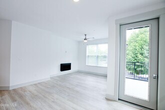 25 Whistler Ct in Saratoga Springs, NY - Foto de edificio - Building Photo