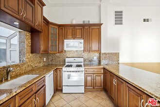 1255 Princeton St-Unit -#201 in Santa Monica, CA - Building Photo - Building Photo