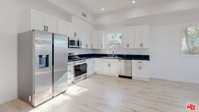 1509 Cloverdale Ave in Los Angeles, CA - Building Photo - Building Photo