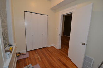 2031 Moffat W St, Unit 2 in Chicago, IL - Foto de edificio - Building Photo