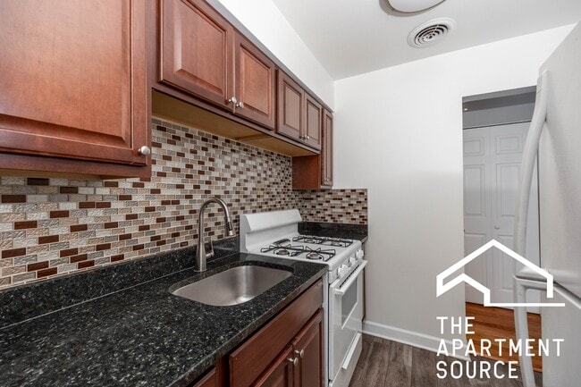 6831 N Greenview Ave, Unit 354 in Chicago, IL - Building Photo - Building Photo