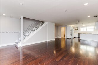 623 NE 8th Ave in Fort Lauderdale, FL - Building Photo - Building Photo