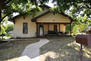 419 S Avenue C Ave in Elgin, TX - Building Photo