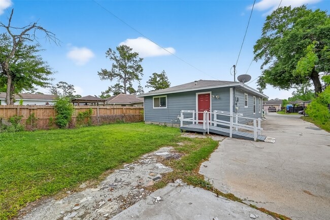 property at 2446 Mayview Dr