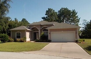 9 Sycamore Ct E in Homosassa, FL - Building Photo