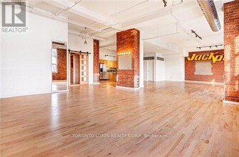 426-426 Queen St E in Toronto, ON - Building Photo - Building Photo