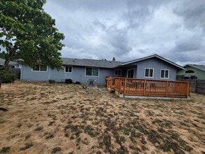 2968 Kalmia Ct in Sweet Home, OR - Foto de edificio - Building Photo