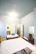 4417 Sansom St, Unit 2R in Philadelphia, PA - Foto de edificio - Building Photo