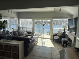 N55W34577 Road E in Oconomowoc, WI - Building Photo