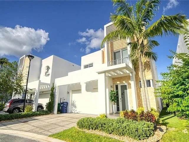 6755 NW 103rd Ave in Doral, FL - Building Photo