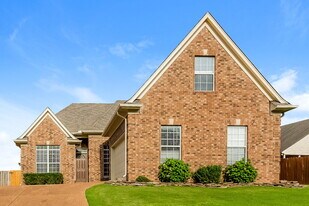 610 Classic Dr N in Hernando, MS - Building Photo