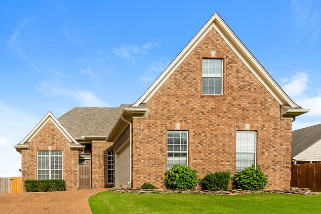 property at 610 Classic Dr N