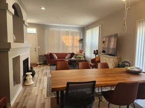 710 Mill Cir in Wheeling, IL - Building Photo - Building Photo