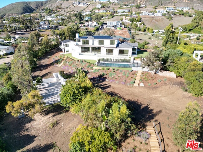 29924 Harvester Rd in Malibu, CA - Building Photo - Building Photo