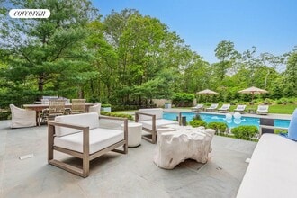54 Whooping Hollow Rd in East Hampton, NY - Building Photo - Building Photo
