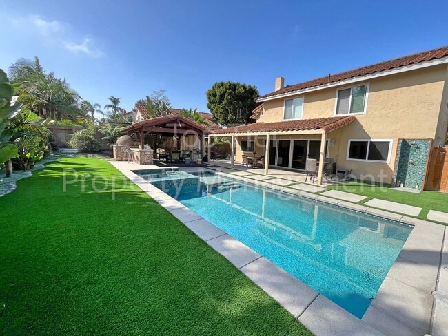 property at 1571 Avenida De Los Lirios