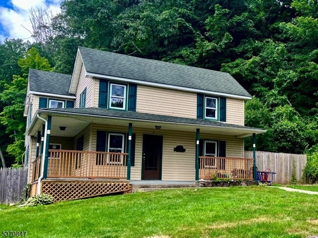 property at 2 Woodport Rd