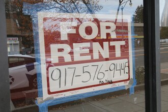 3921-3945 Main St in Bridgeport, CT - Foto de edificio - Building Photo