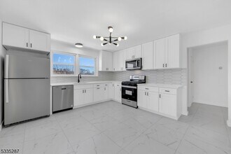 114 King St in Nutley, NJ - Building Photo - Building Photo