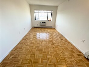 3212 23rd St, Unit 3 in Astoria, NY - Building Photo - Building Photo