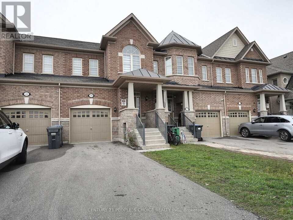 39 Pearman Cres in Brampton, ON - Building Photo