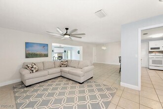 1030 SE 43rd Terrace in Cape Coral, FL - Building Photo - Building Photo