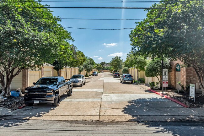 Woodway Crossing in Houston, TX - Building Photo - Building Photo